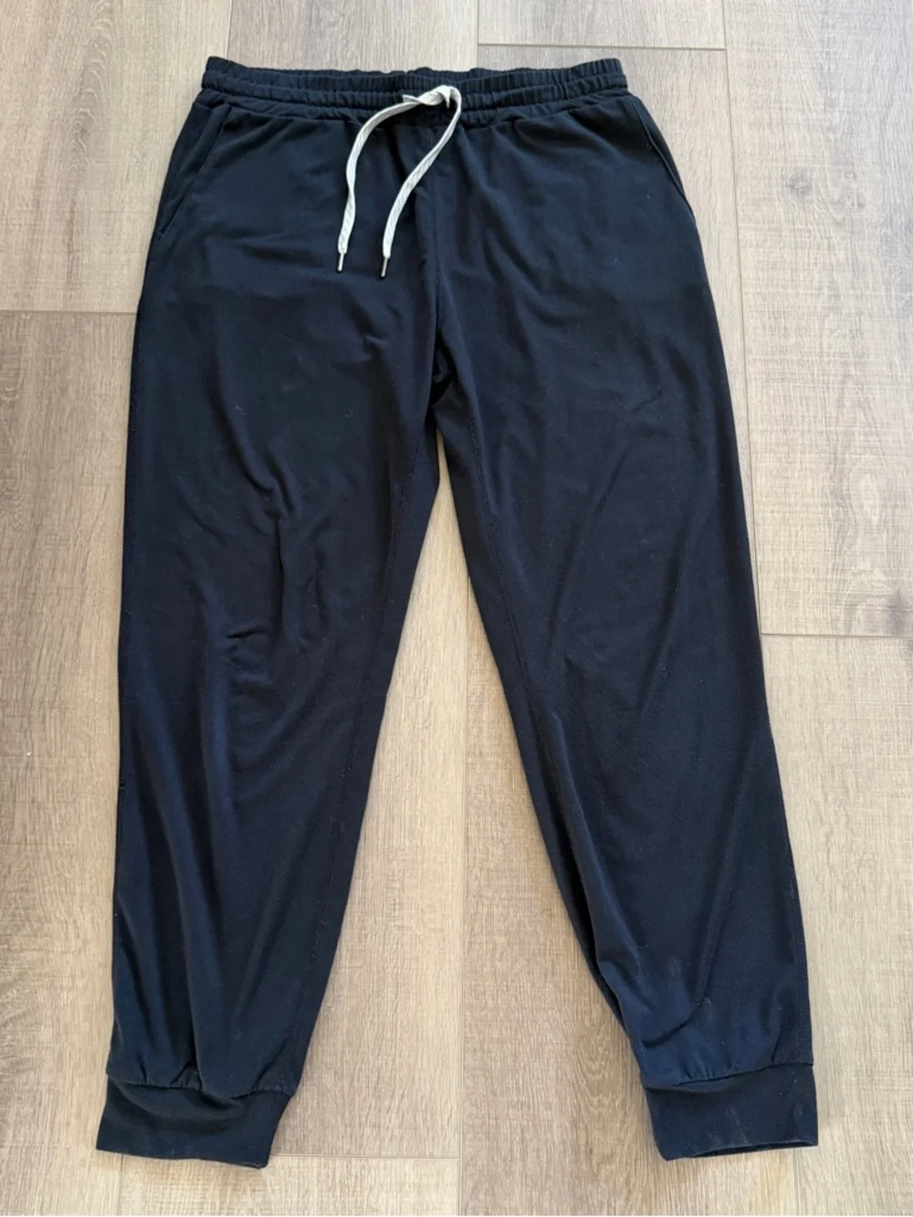 Vuori Women Joggers The Rise The Shine Black Medium  26” Inseam Drawstring WW303